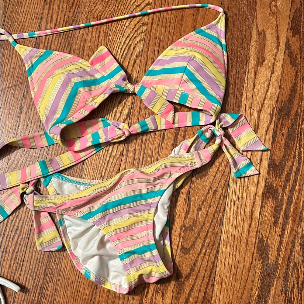 Swimsuits - Picture 5 of 6